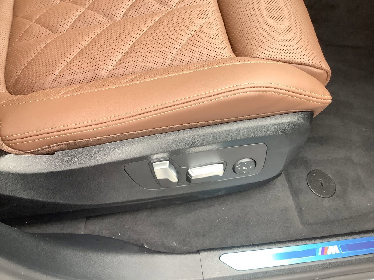 Used 2026 Mineral White Metallic BMW xDrive50e image 36