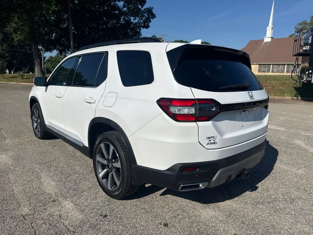Used 2023  Honda Touring image 3