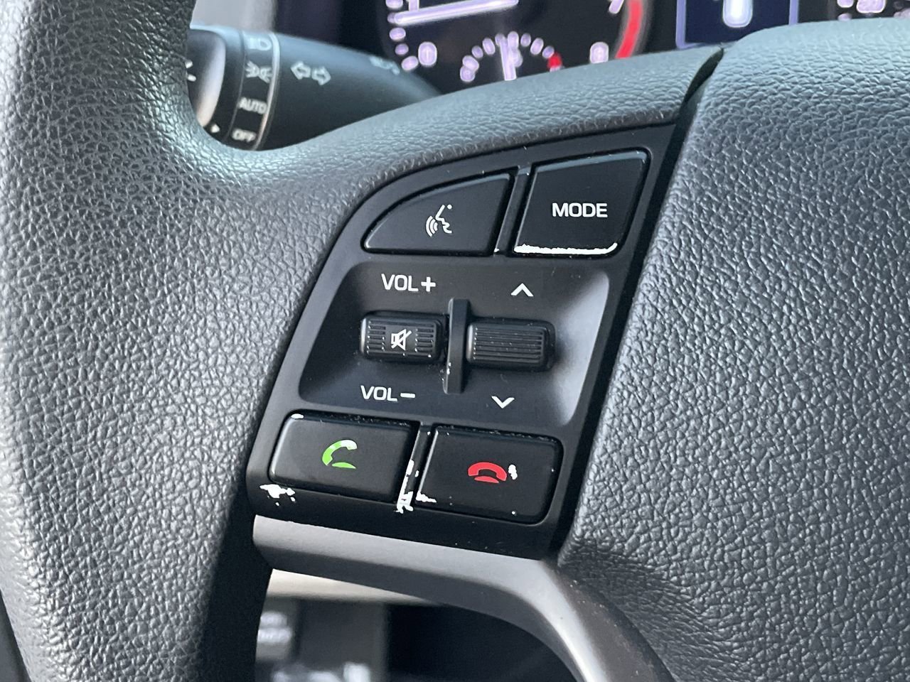 Used 2018 Black Noir Pearl Hyundai SE image 24