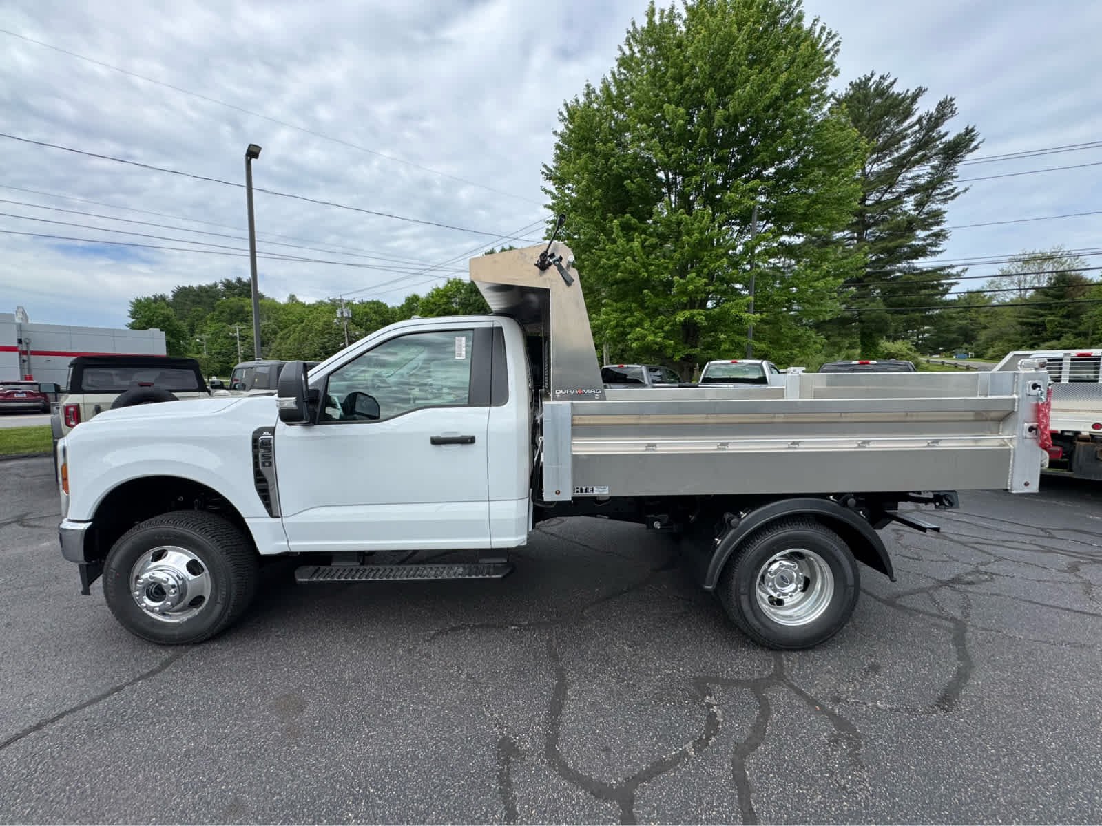 New 2026 Oxford White Ford XL image 2