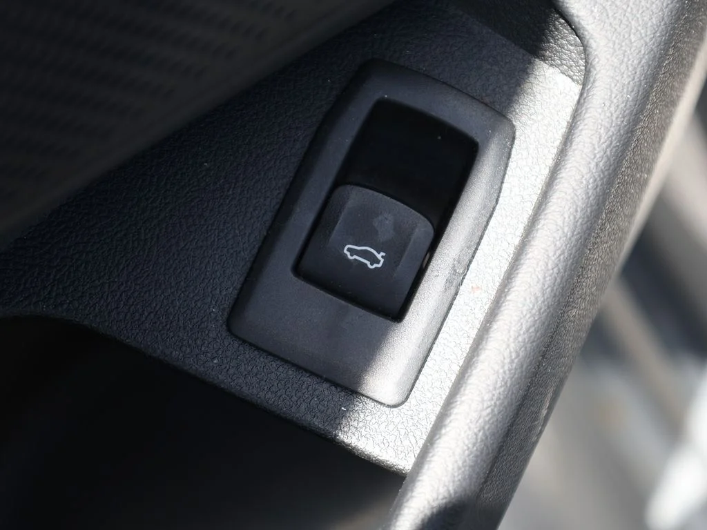 2026 BMW 3 Series 330i - Photo 13