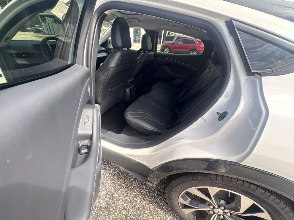 Used 2023 White Ford Premium image 4