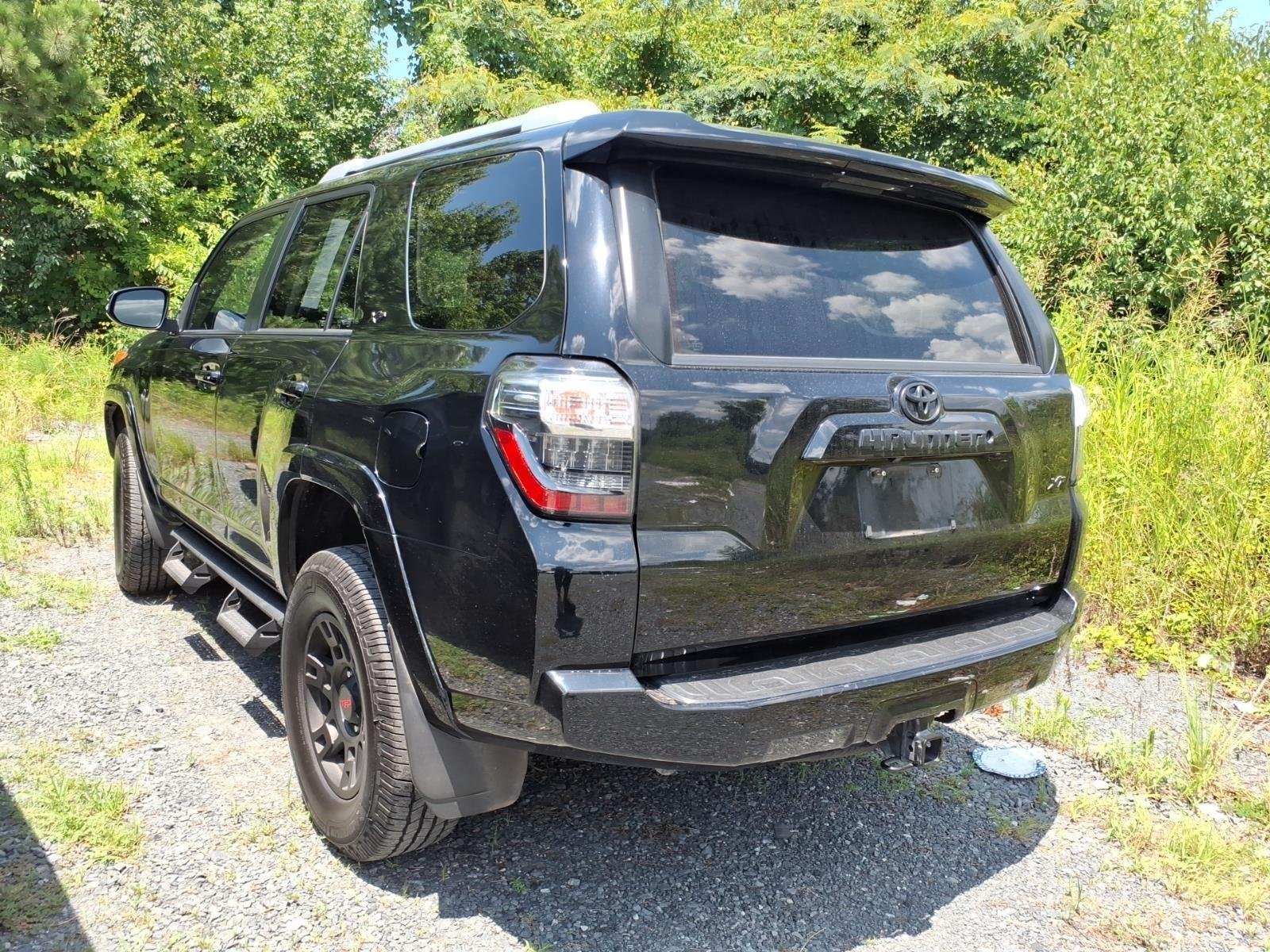 Used 2018 Midnight Black Metallic Toyota SR5 image 7