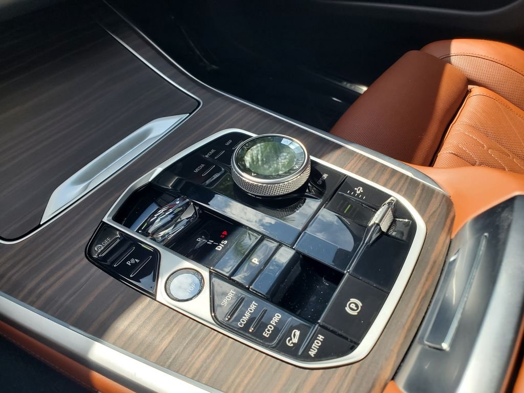 Used 2025 Green BMW M60i image 32