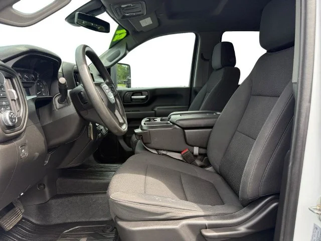 Used 2021 White GMC Base image 11
