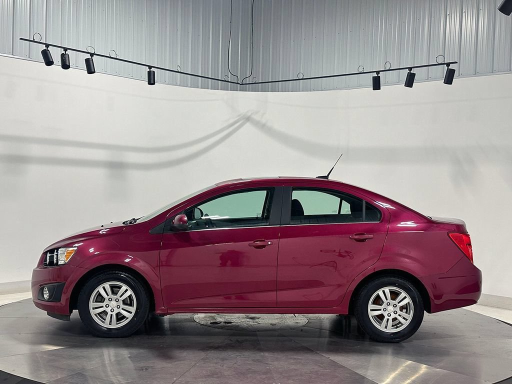Used 2014 DEEP MAGENTA METALLIC Chevrolet LT image 14