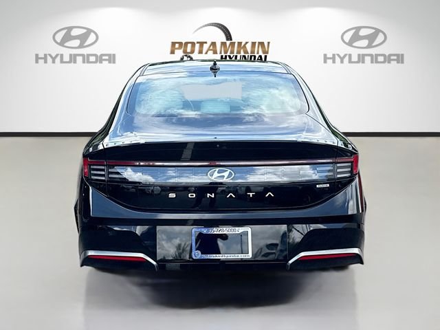 Used 2024 Black Hyundai SEL image 6