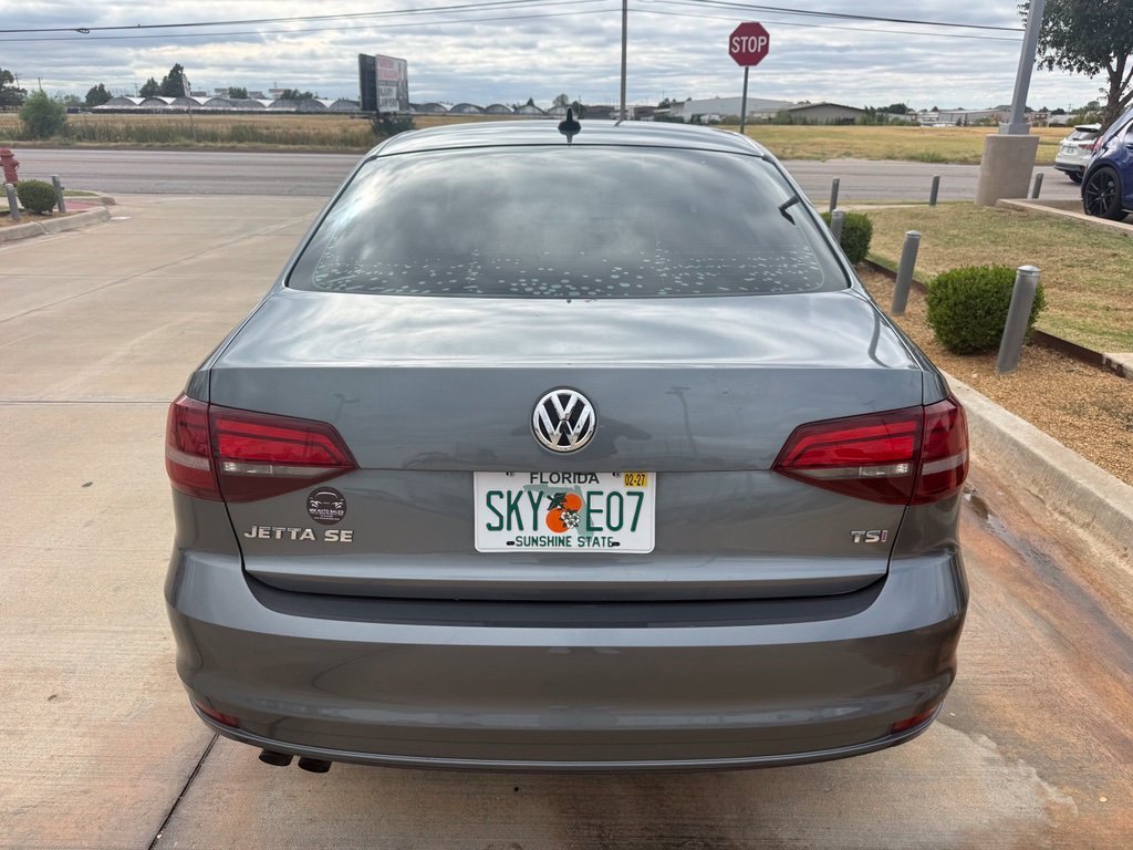 Used 2017 Platinum Gray Metallic Volkswagen 1.4T SE image 4