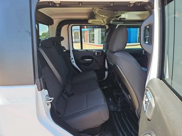 Used 2024  Jeep Mojave image 15