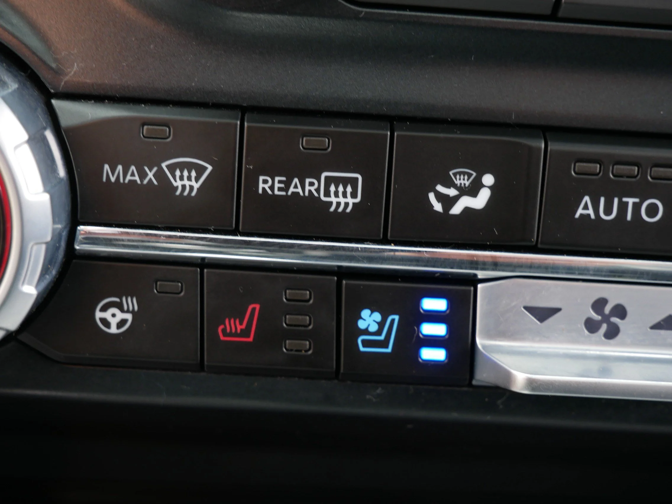 Used 2025 Agate Black Metallic Ford Platinum image 35
