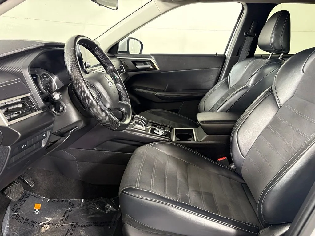 Used 2024 White Mitsubishi SE image 21