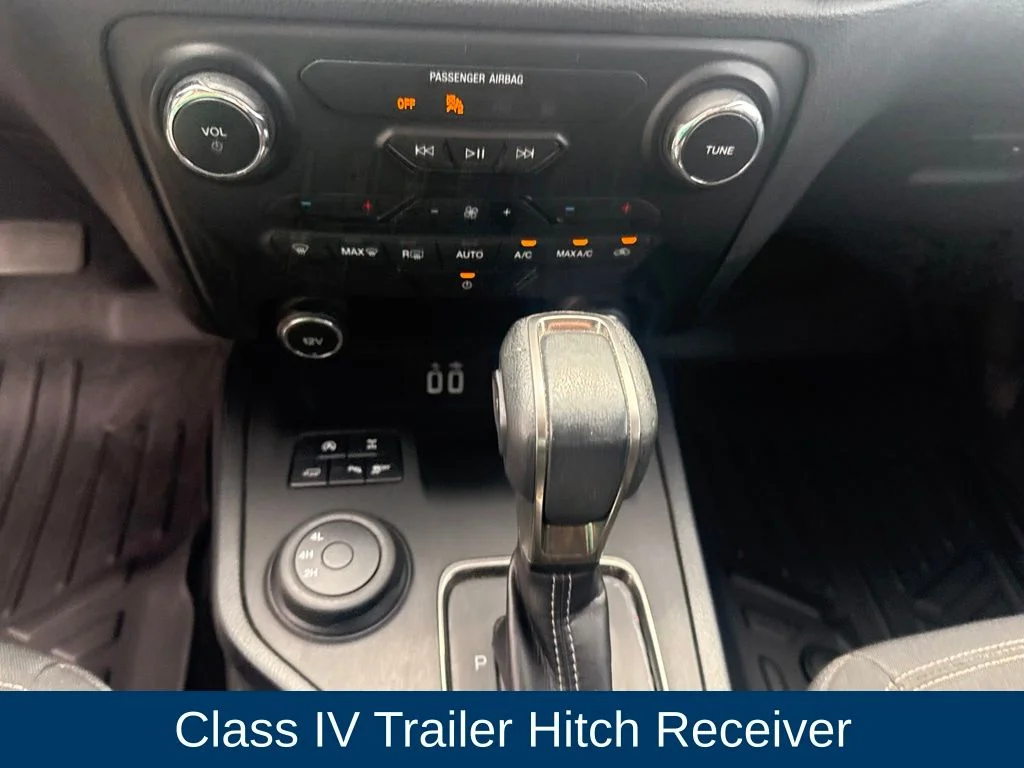 Certified Used 2019 Oxford White Ford XLT image 25