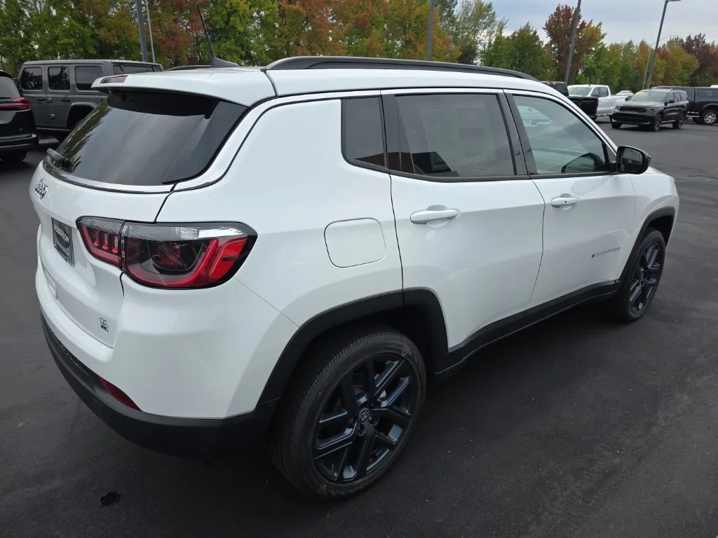 New 2026 Bright White Clear-Coat Exterior Paint Jeep  image 5