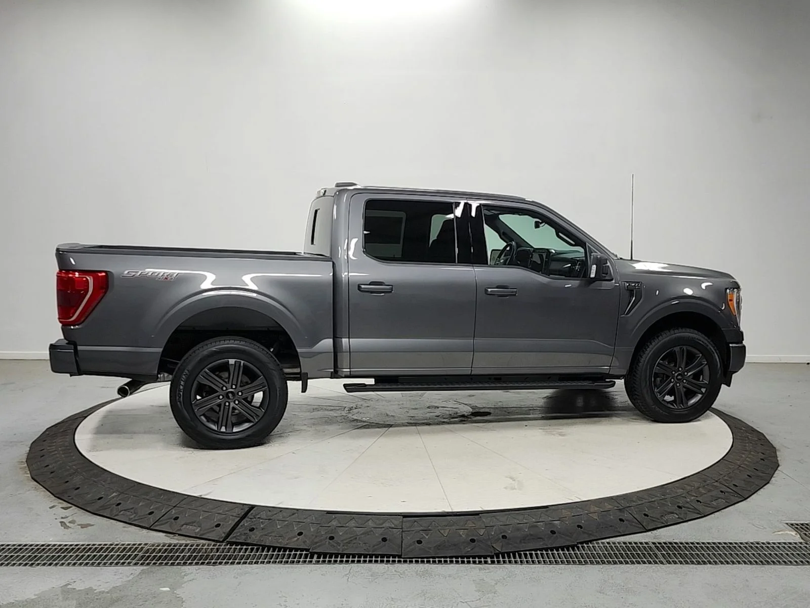Used 2023 Gray Metallic Ford XLT image 8