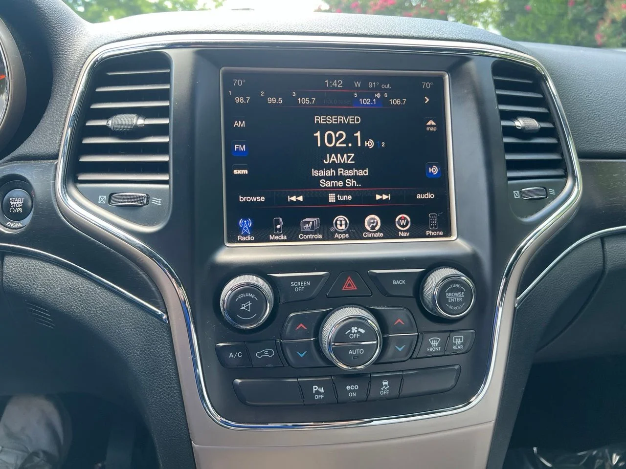 Used 2015 Gray Jeep Limited image 28