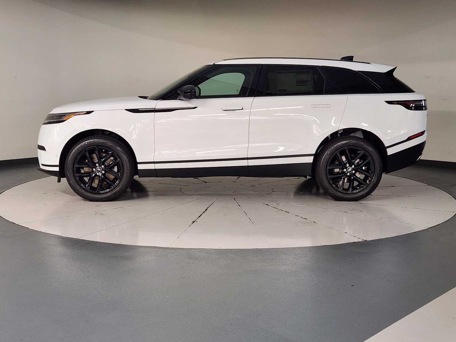 New 2026 Fuji White Land Rover S image 5