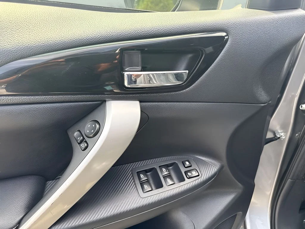 Used 2024 Gray Mitsubishi SEL image 18