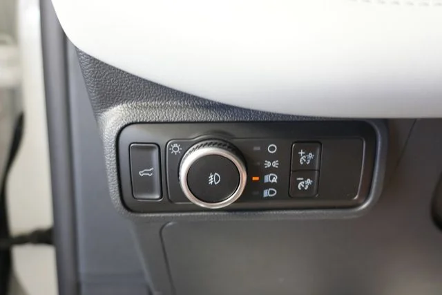 New 2026 Star White Metallic Tri-Coat Ford Platinum™ image 25