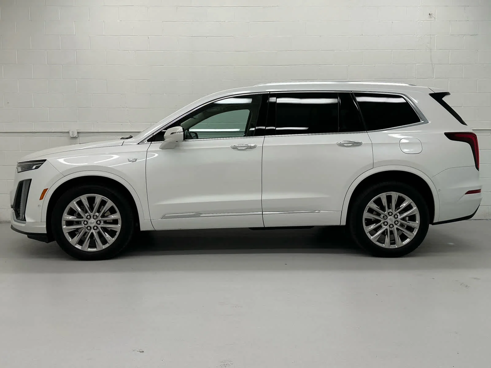 Used 2023 Crystal White Tricoat Cadillac AWD Premium Luxury image 3