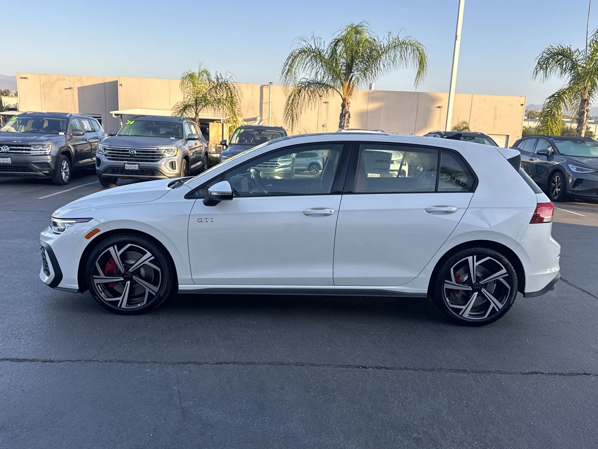 New 2026 Opal White Pearl Volkswagen SE image 4