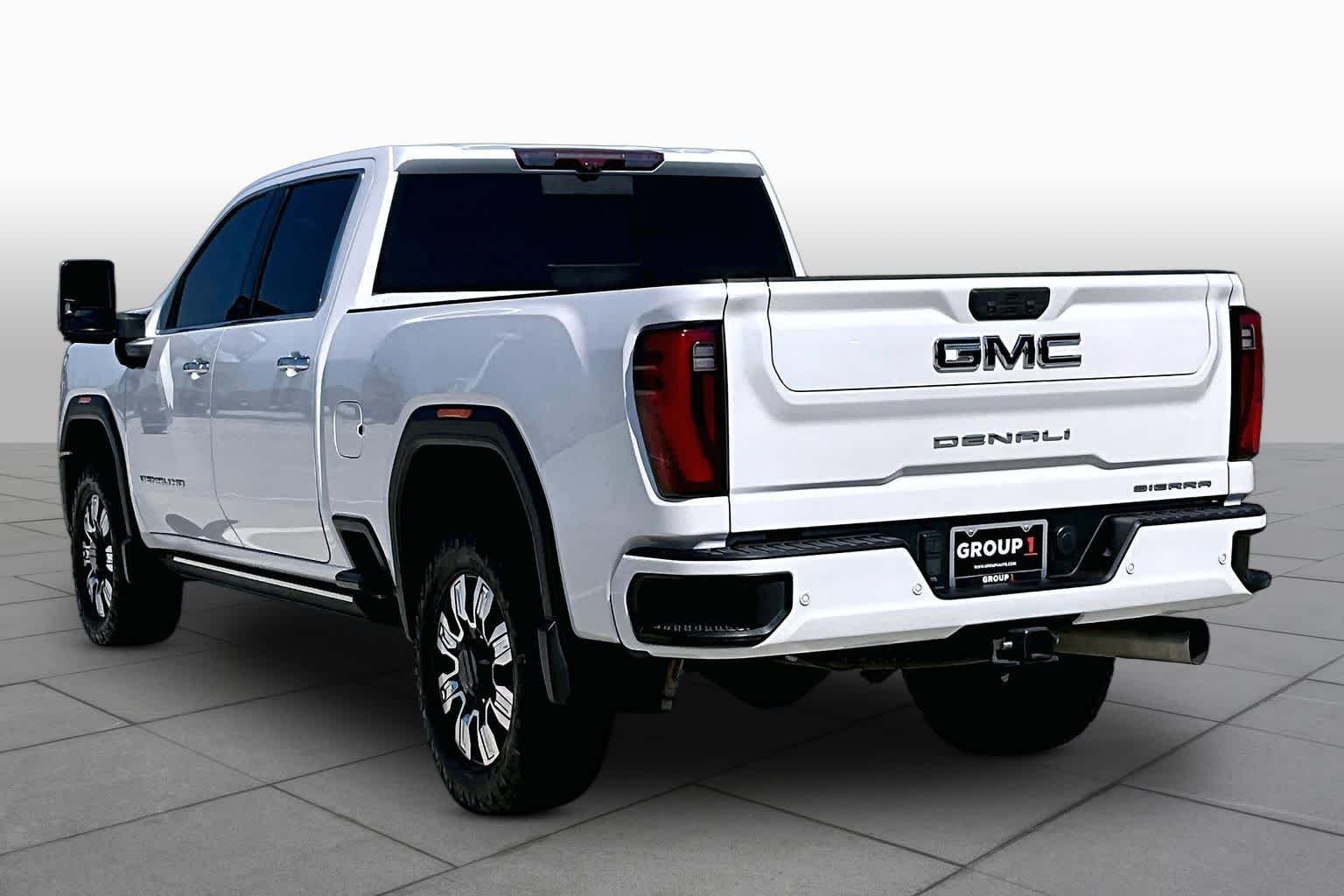 Used 2024 White Frost Tricoat GMC Denali image 12