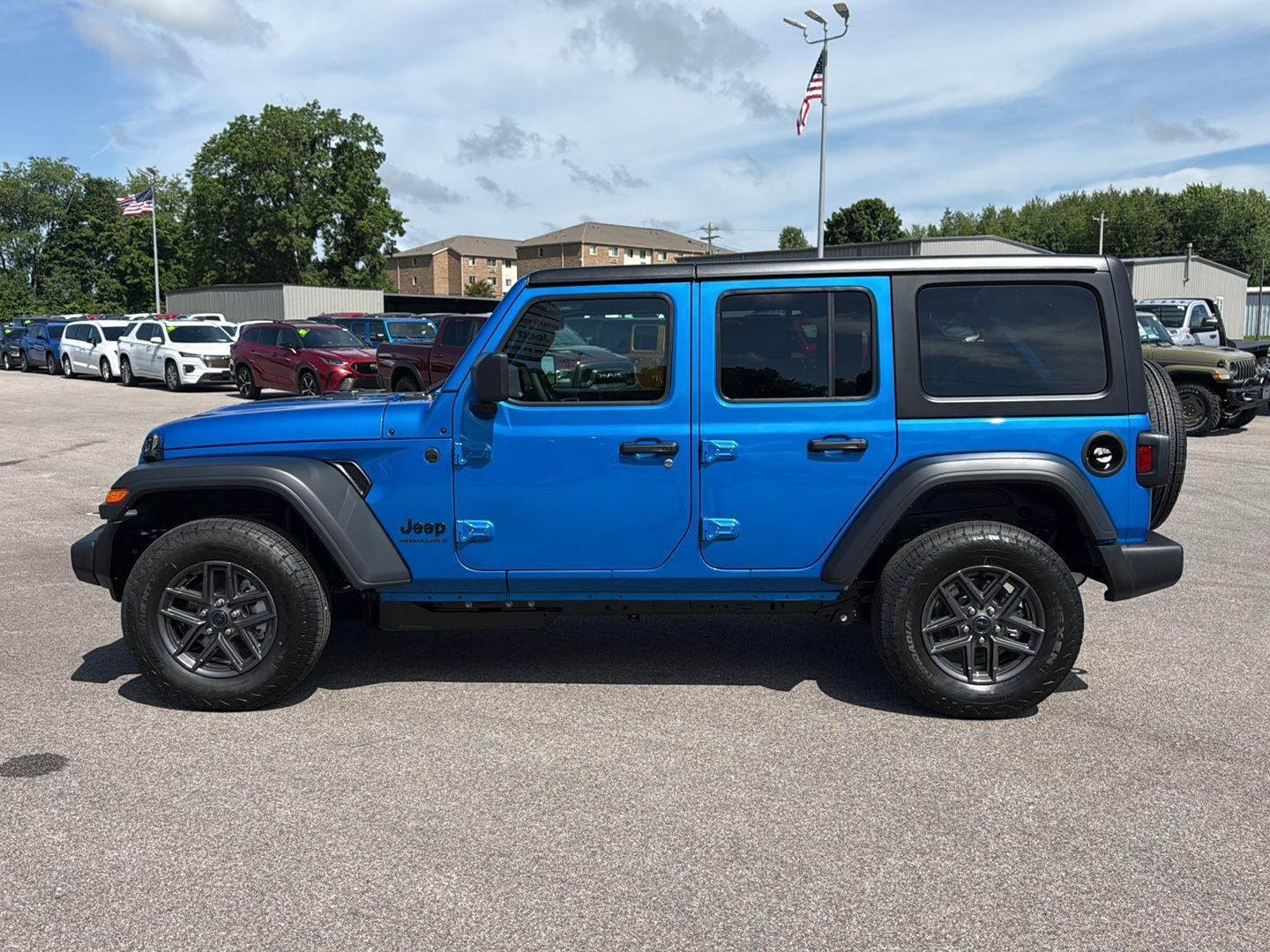 New 2026 Hydro Blue Pearl-Coat Exterior Paint Jeep Sport S image 7
