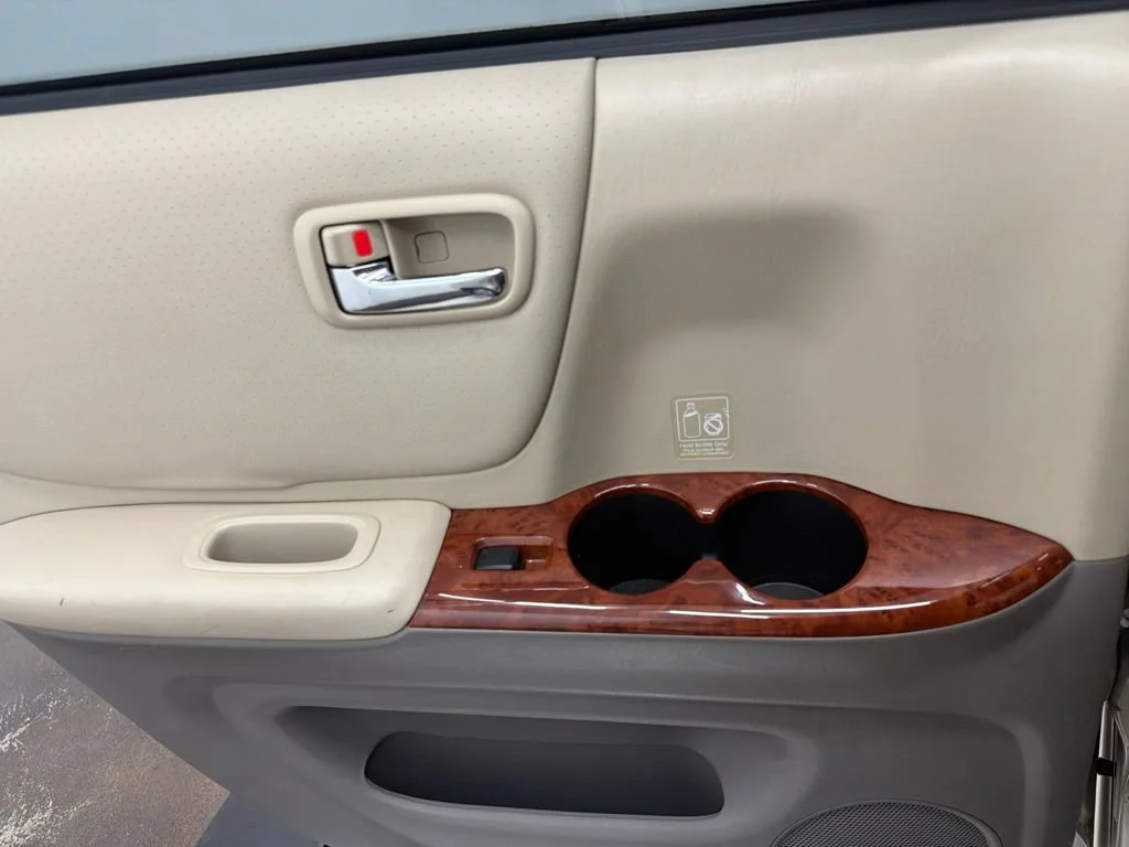 Used 2006 Gold Toyota Limited image 28