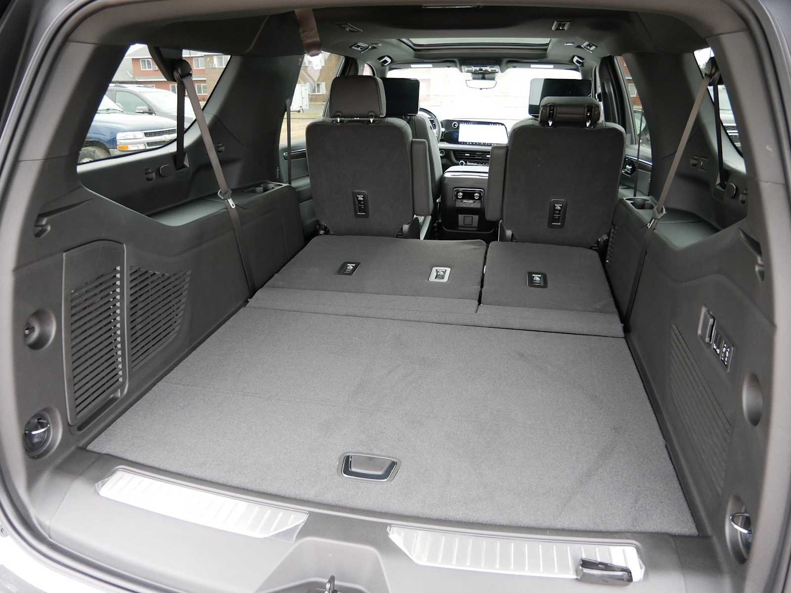 2026 Chevrolet Suburban Premier - Photo 10