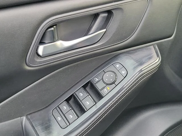 Used 2024 Gray Nissan SV image 18