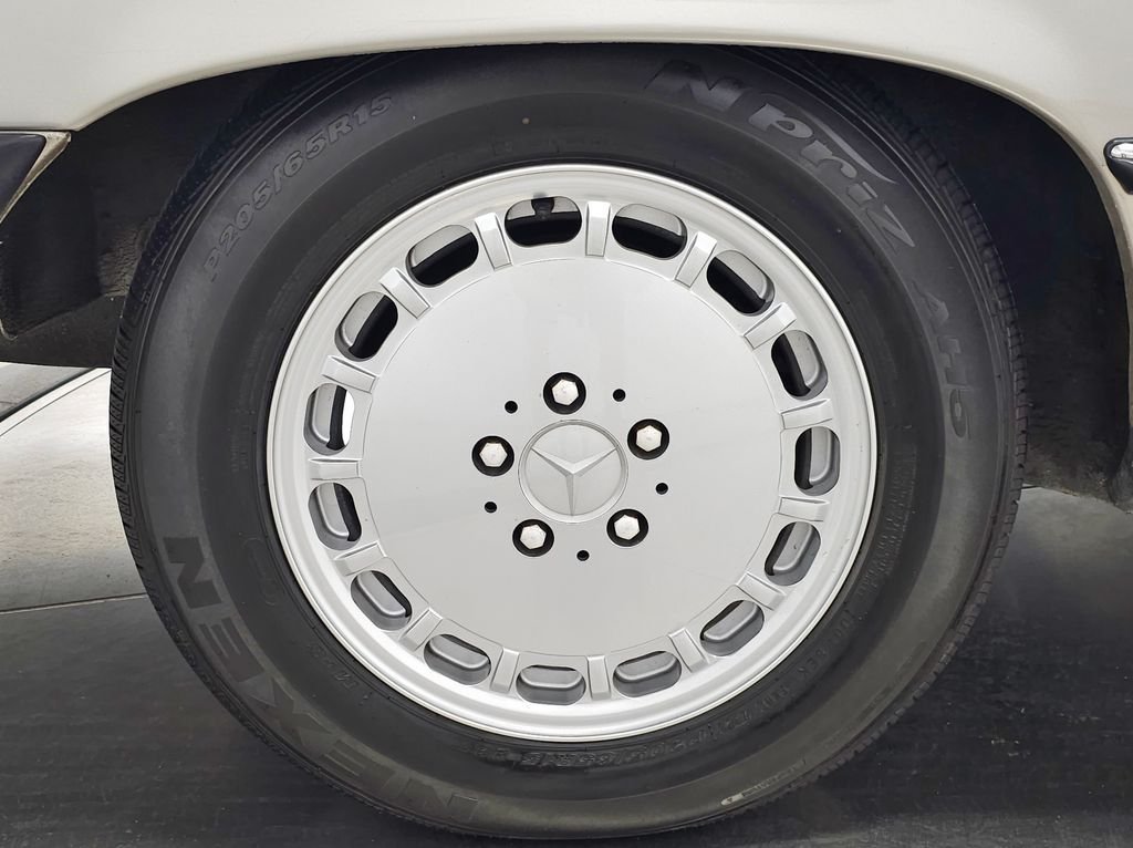 Used 1987 Gold Mercedes-Benz 560 SL image 25