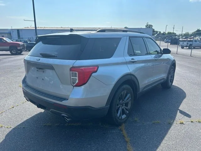 Used 2023 Silver Ford XLT image 4
