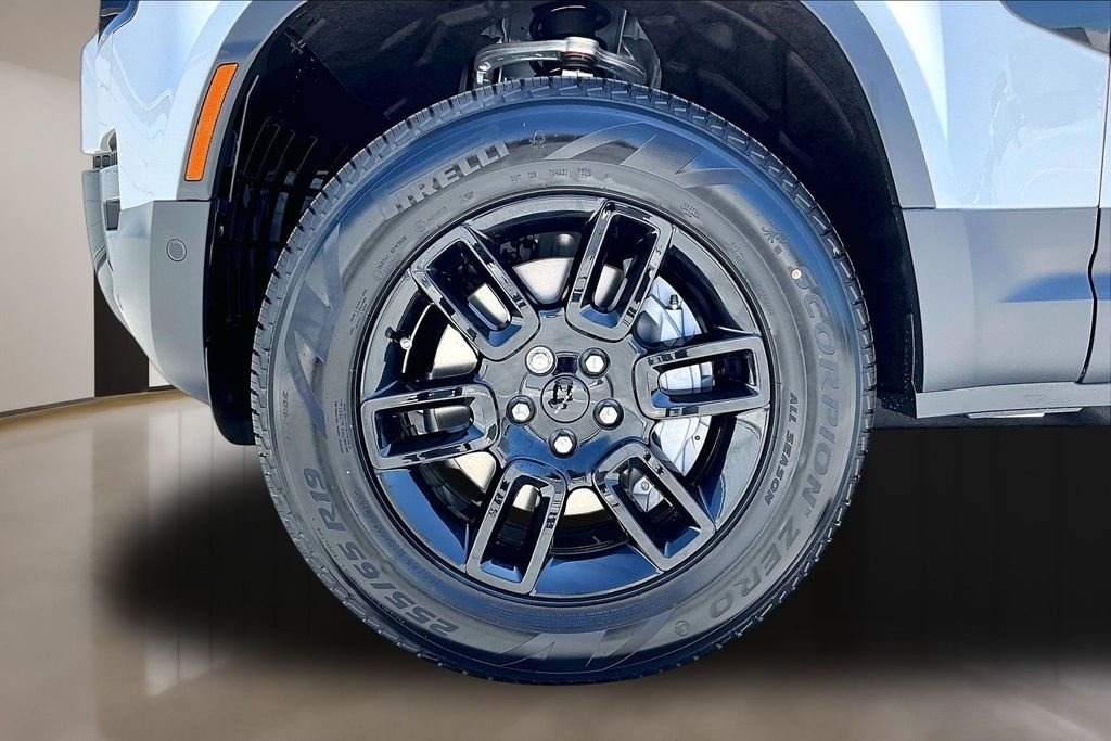 New 2026 FUJI WHITE Land Rover S 300PS  image 13