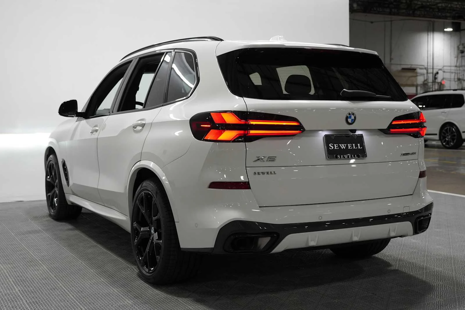 Certified Used 2024 Alpine White BMW xDrive40i image 6