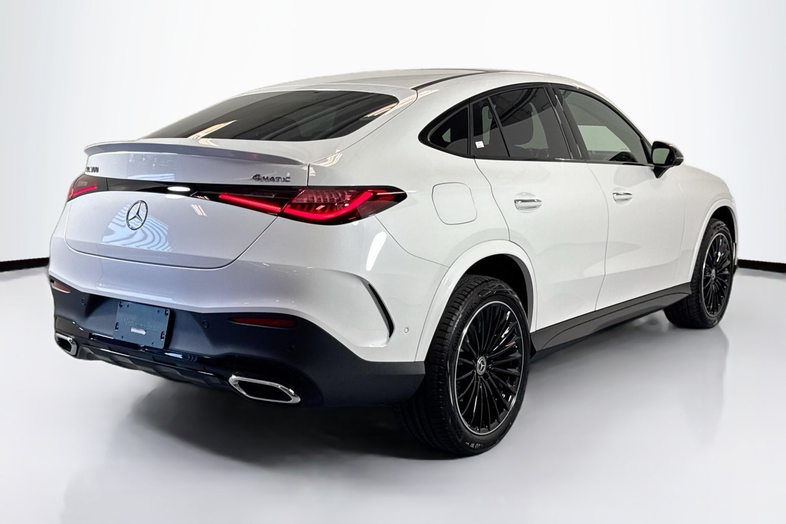 New 2026 Manufaktur Moonlight White Metallic Mercedes-Benz GLC 300 image 5