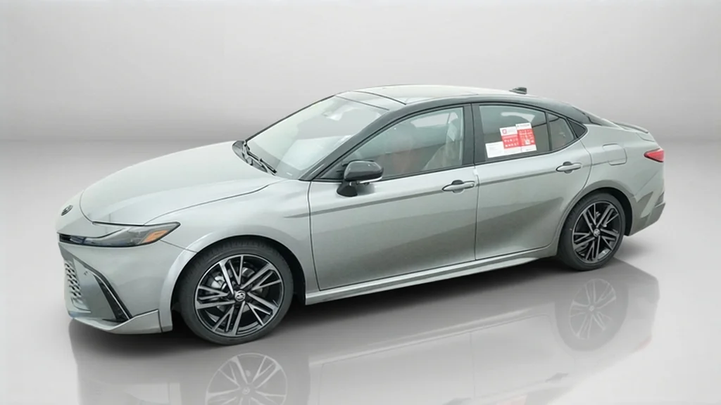 New 2026 Heavy Metal with Midnight Black Metallic roof Toyota XSE image 3