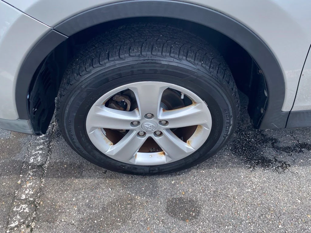 Used 2013 Silver Toyota XLE image 19