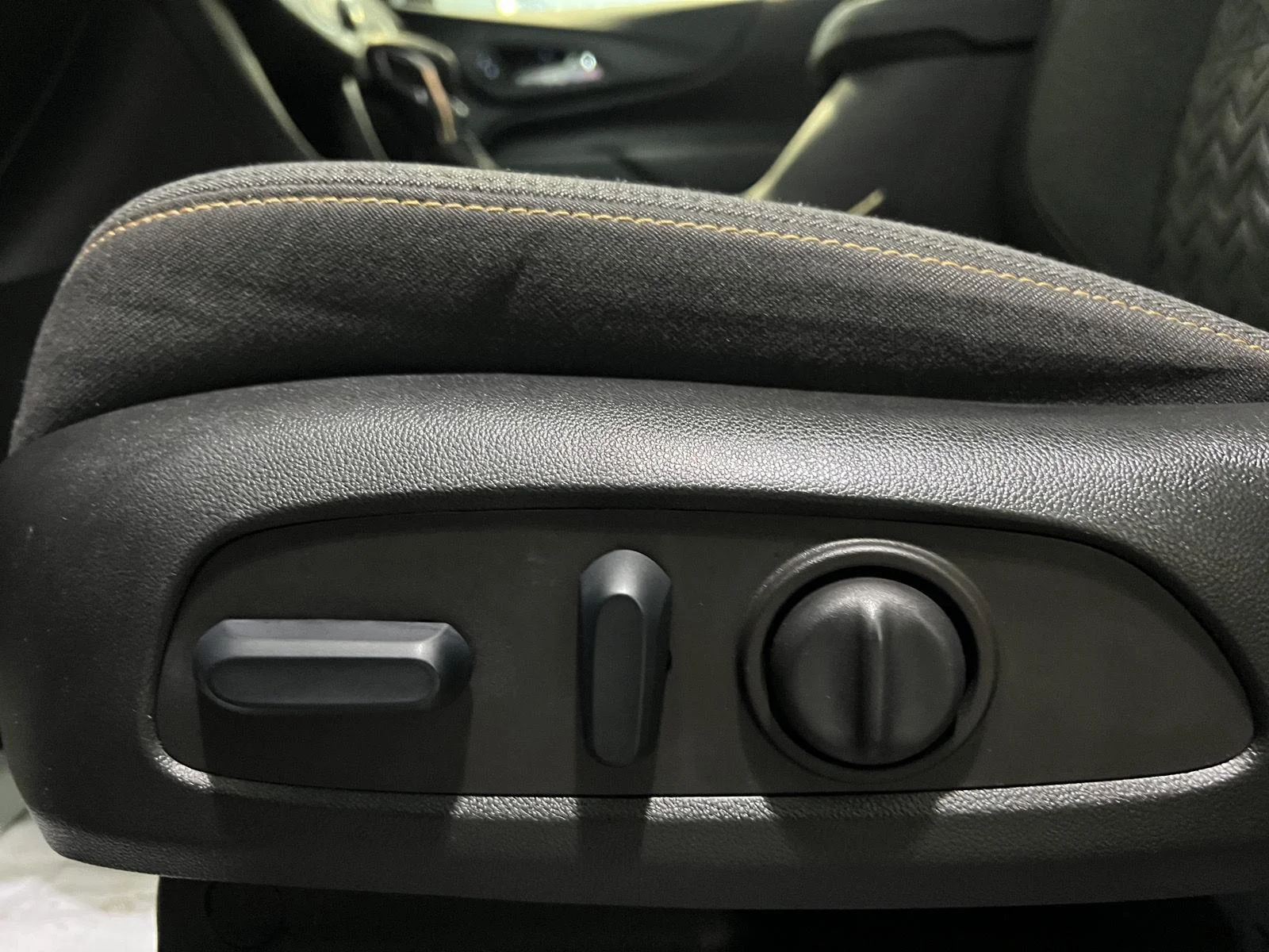 Used 2022 BLUE GLOW METALLIC Chevrolet LT image 12