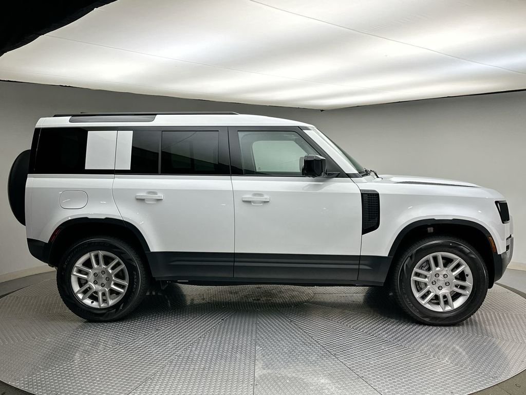 Used 2025 Fuji White Land Rover S image 4