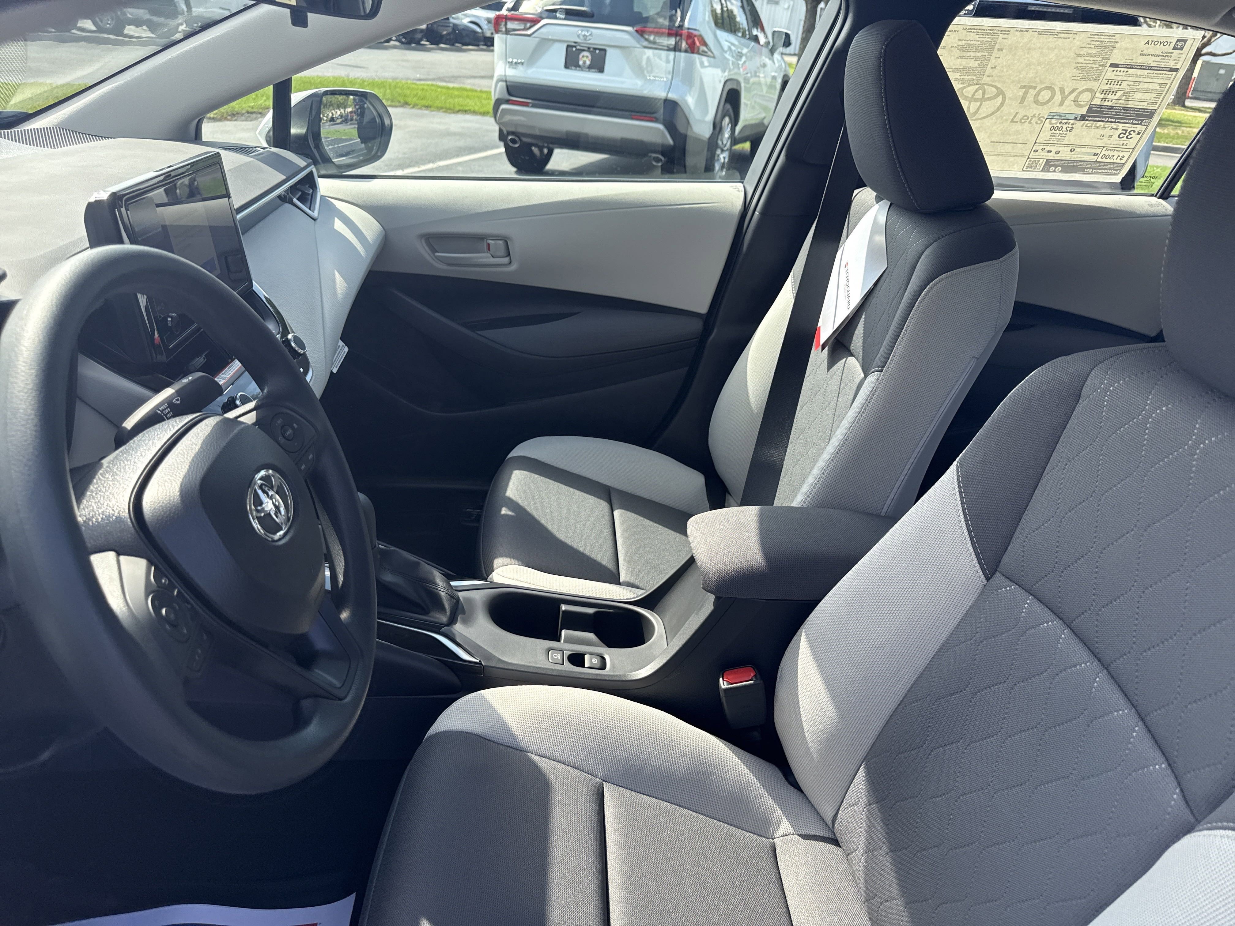 Used 2025  Toyota  image 13
