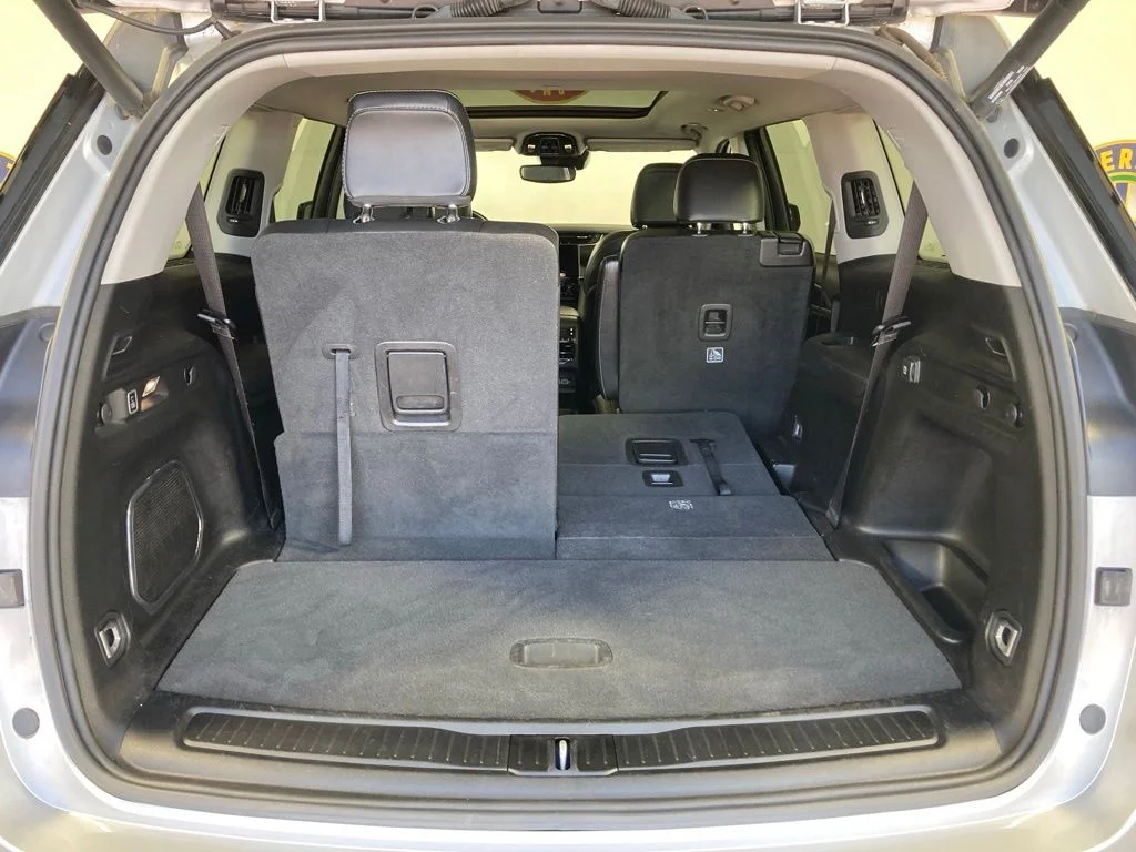 Used 2022 Silver Jeep Limited image 24
