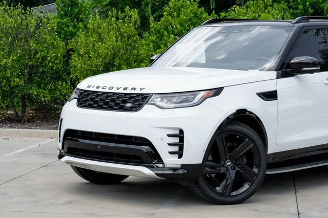 Used 2025 White Land Rover Dynamic SE image 6