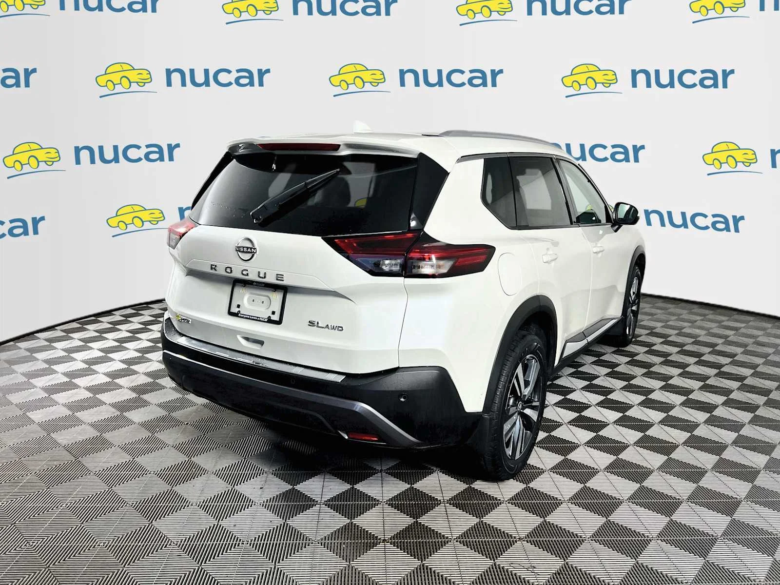 Used 2023 Pearl White Tricoat Nissan SL image 7