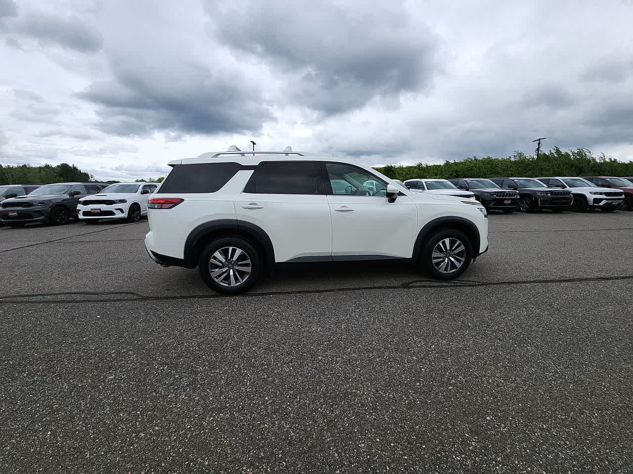 Used 2023 Pearl White Tricoat Nissan SL image 9