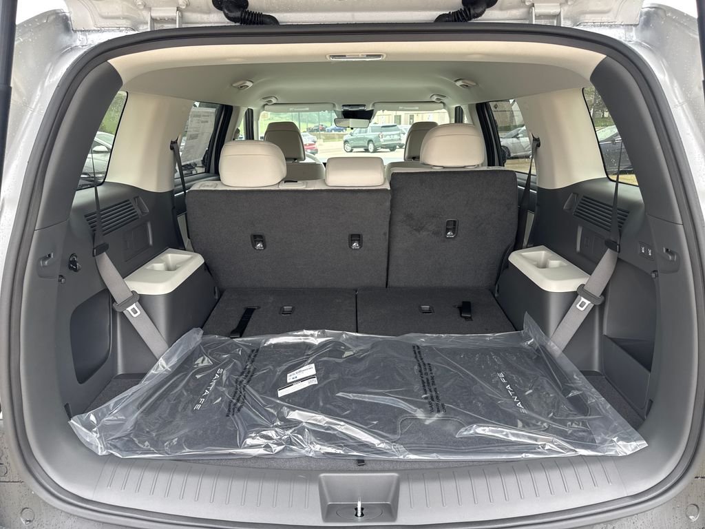 New 2027 Silver Hyundai SE image 23