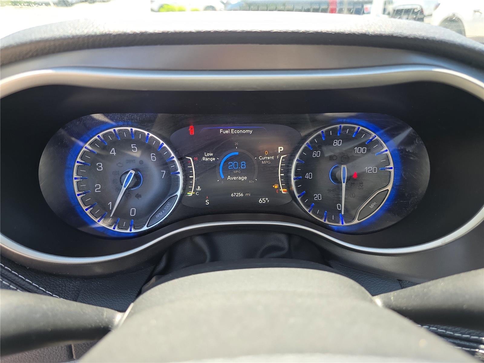 Used 2023 Silver Mist Clearcoat Chrysler Touring L image 19