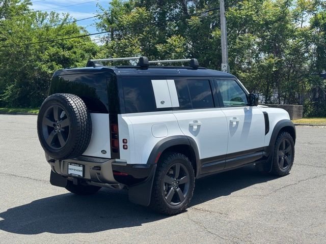 Used 2023 White Land Rover X-Dynamic SE image 5