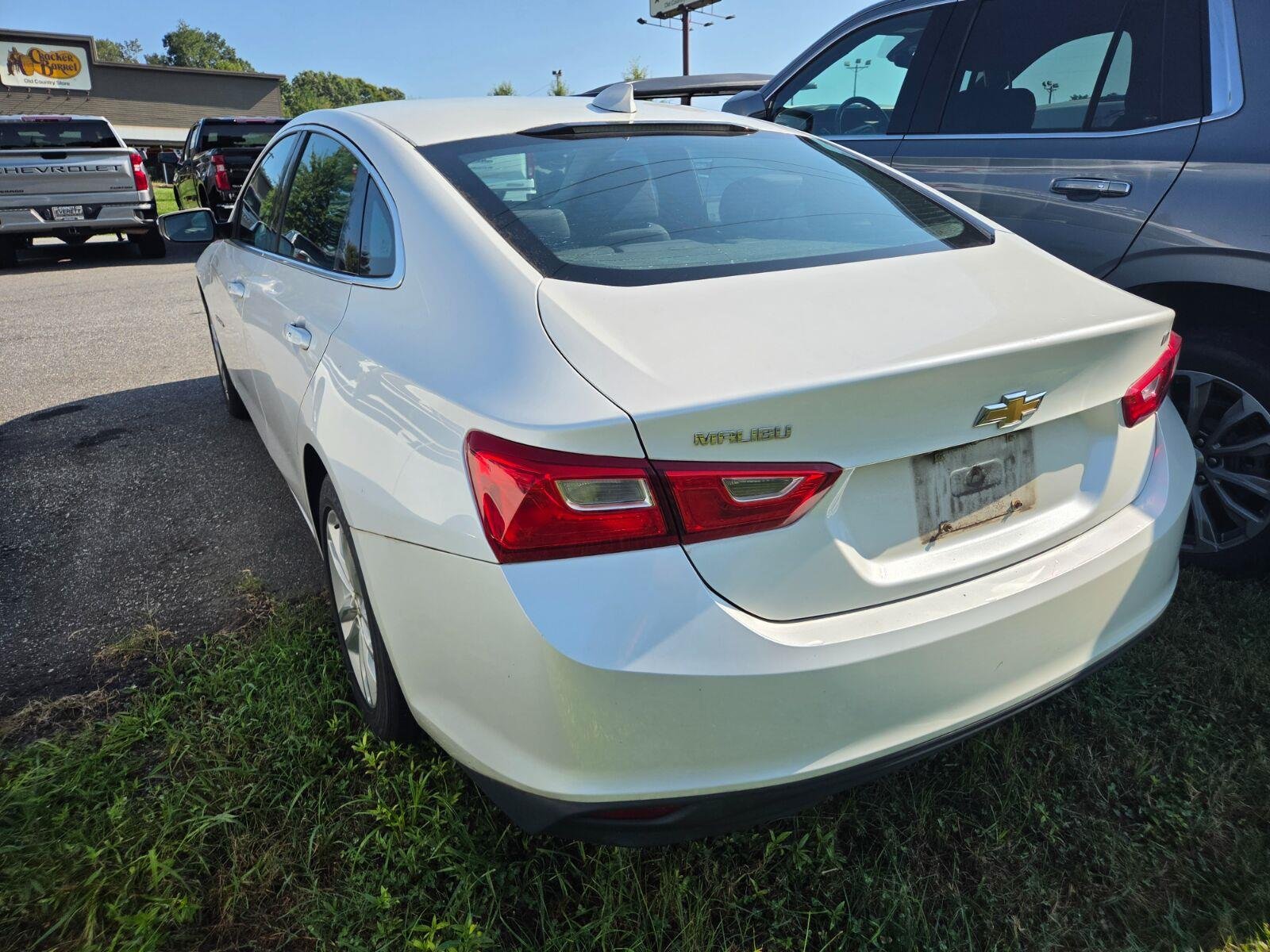 Used 2017 IRIDESCENT PEARL TRICOAT Chevrolet LT image 6