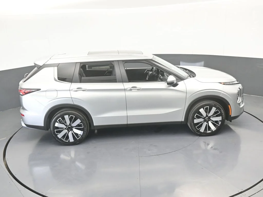 New 2026 Silver Alloy Mitsubishi SE image 53