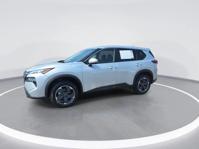 Used 2025 Silver Nissan SV image 4