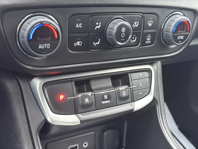 Used 2023 White GMC SLE image 37